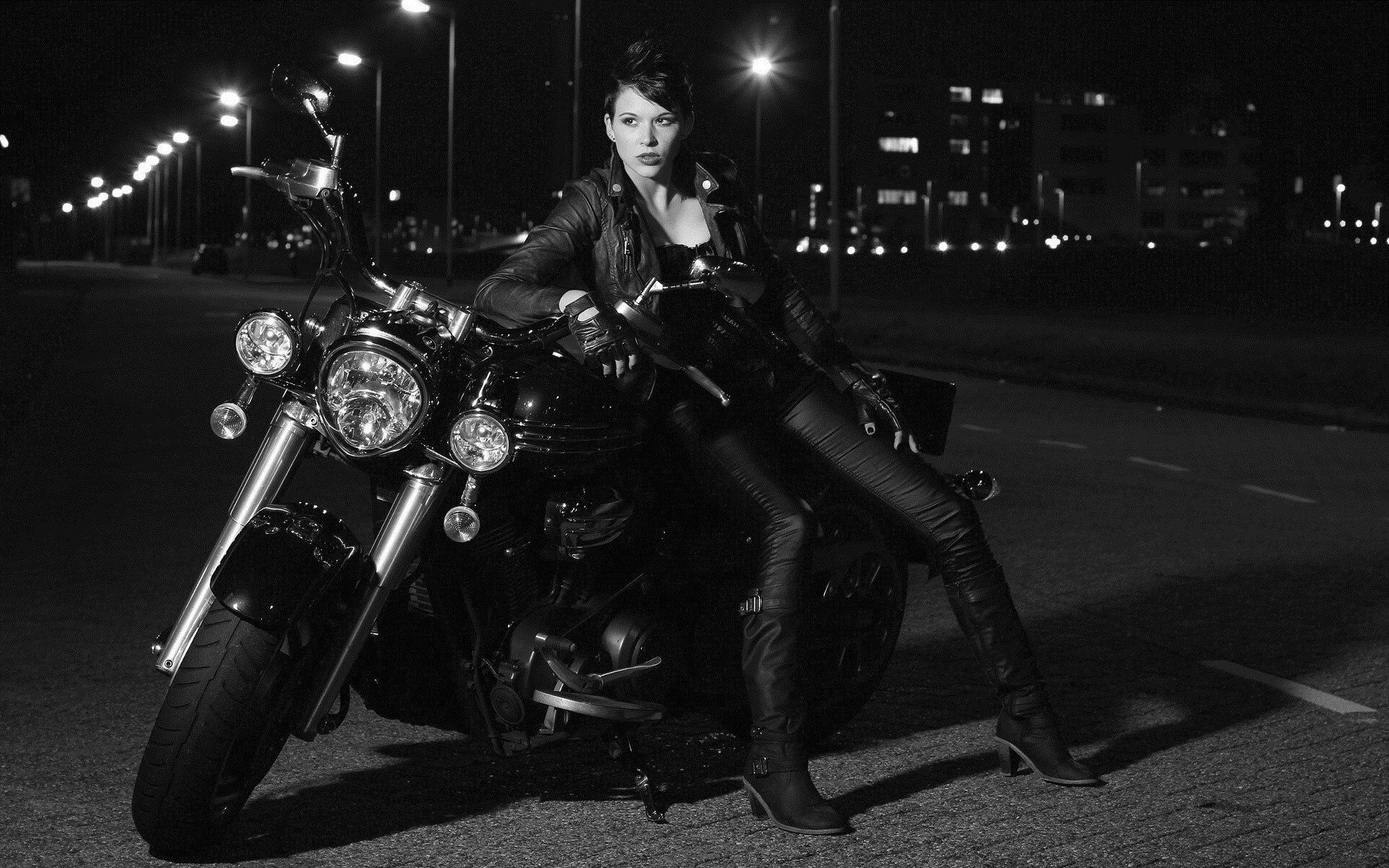 Photo Beautiful girls and motorcycles in Duning