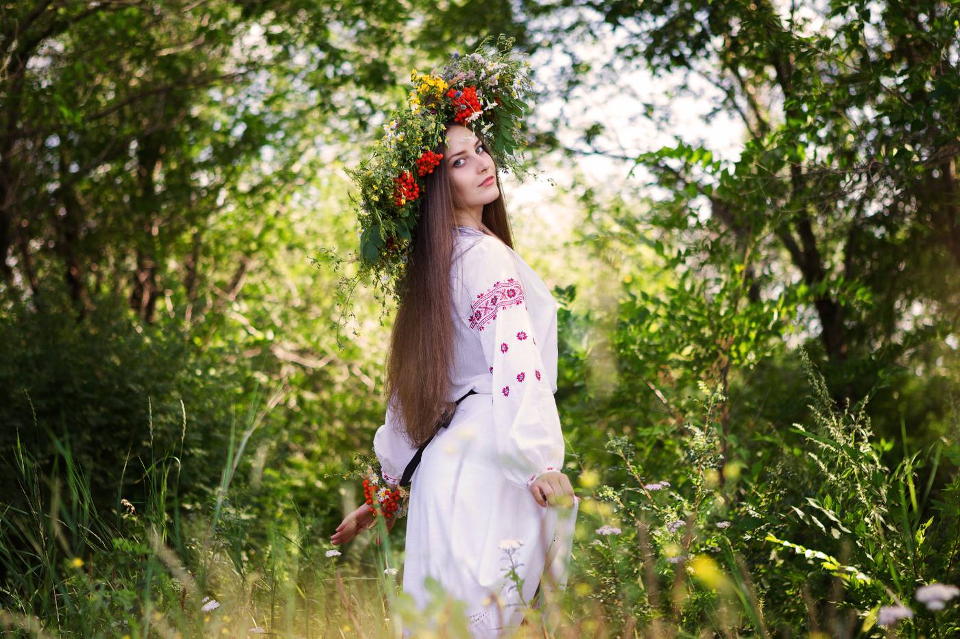 Slavic girls brings the glow — live moments in Duning