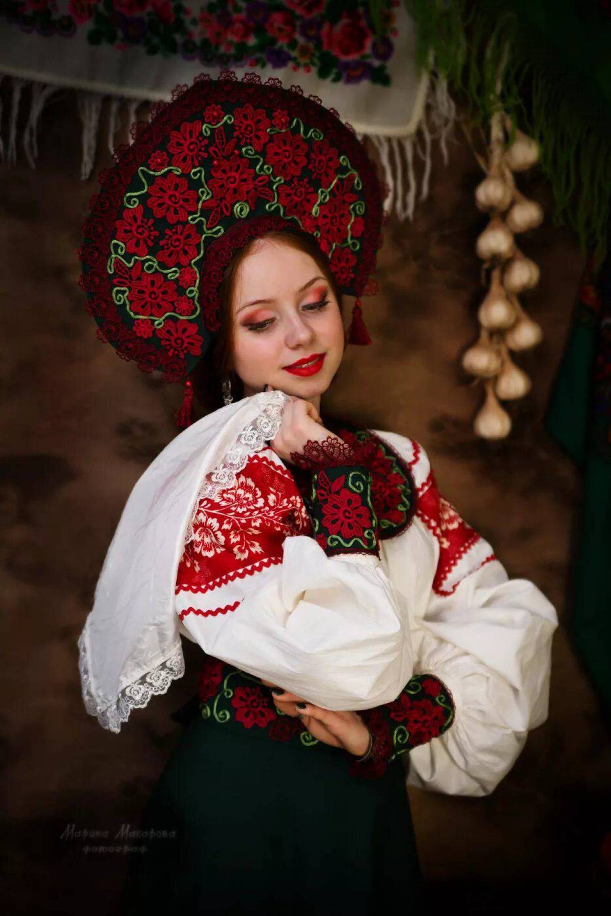 Take a pause and enjoy Women in Slavic costumes — streaming from Duning