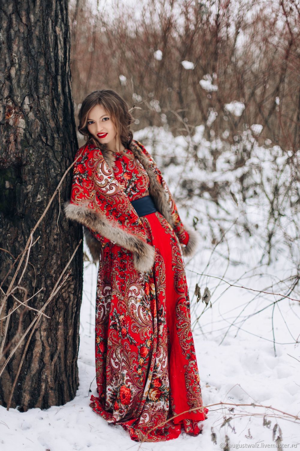 Photo Girls in Slavic costumes in Duning