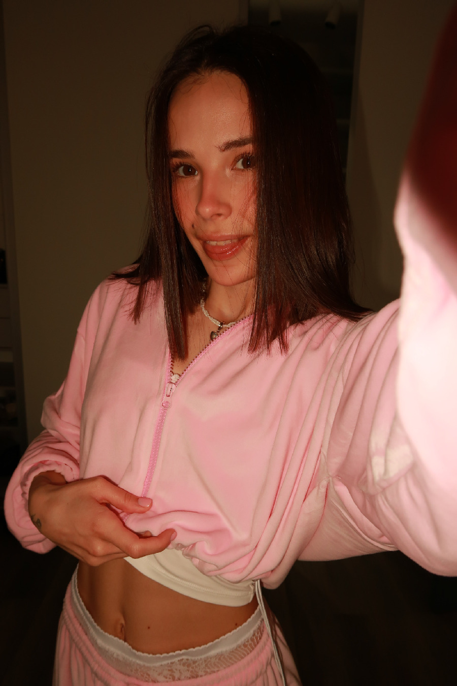 Tina brings the glow — live moments in Duning